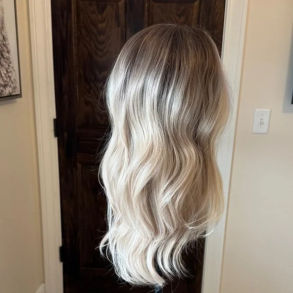 Chelsey Smith Crowns Rooted Blonde T part wig (Angie?) - Picture 5 of 8